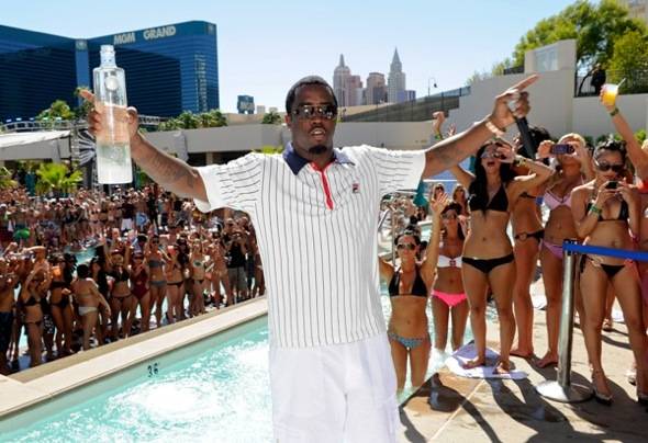 Haute Event: Sean “Diddy” Combs Gets the Party Going at Wet Republic