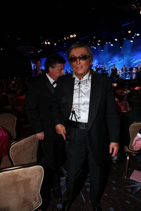 Halle Berry, Sumner Redstone and Clive Davis Oh My!