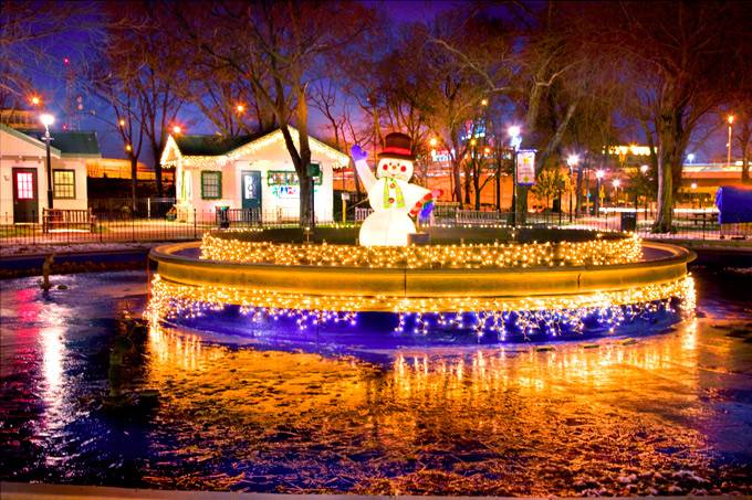Philly’s Franklin Square Lights Up For The Holidays