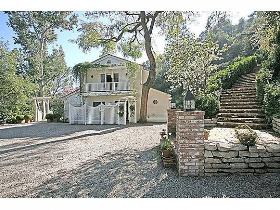 Celebrity Living: Taylor Swift Purchases $3.97 Million Beverly Hills Home