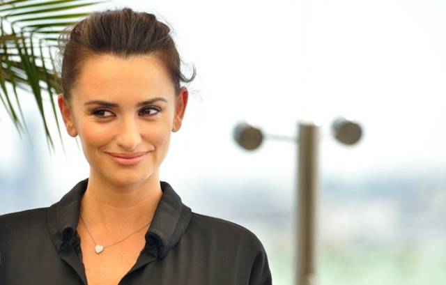 Haute Event: Penelope Cruz and Johnny Depp Make Pre-Cannes Stop in Moscow for Pirates Premiere