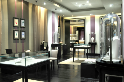 Van Cleef & Arpels Opens First Boutique in Qatar