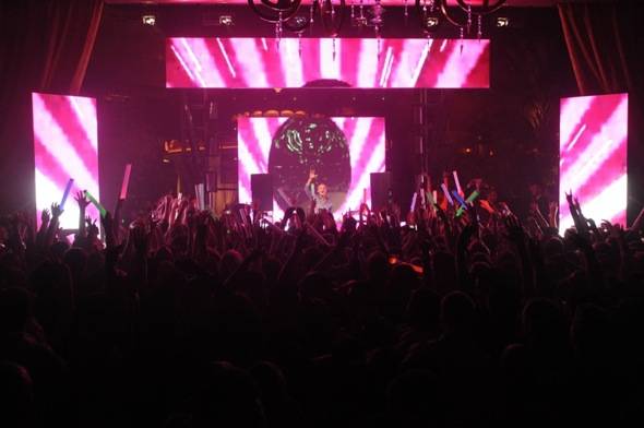 Haute Event: Ne-Yo Stops by XS Nightclub to Check Out Avicii