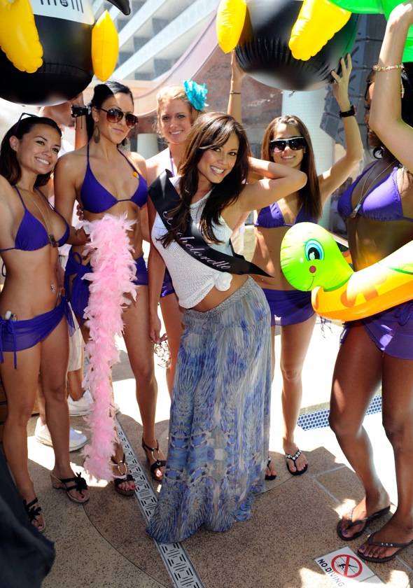 Haute Event: Vanessa Minnillo Brings Her Bachelorette Party at Lavo and Marquee