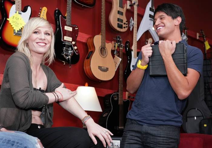 Pop Star Natasha Bedingfield Gives a Private Singing Lesson to Three Starwood Preferred Guests