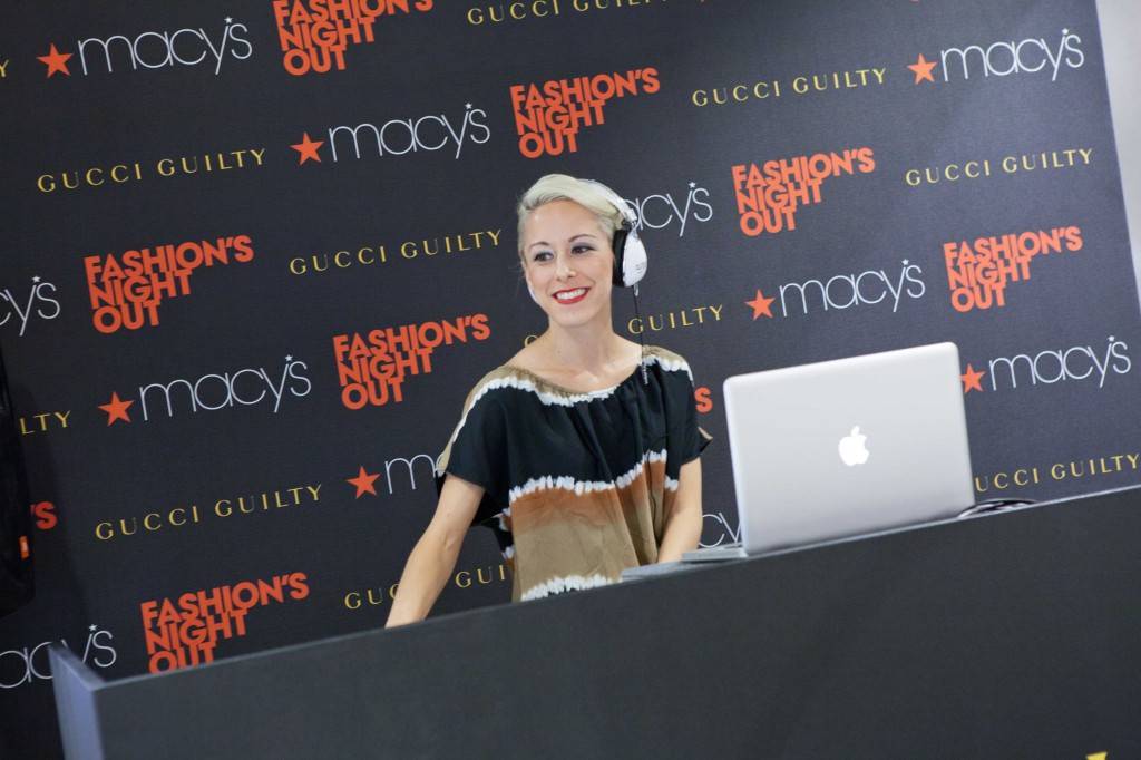 0551-MacysFashion-110908