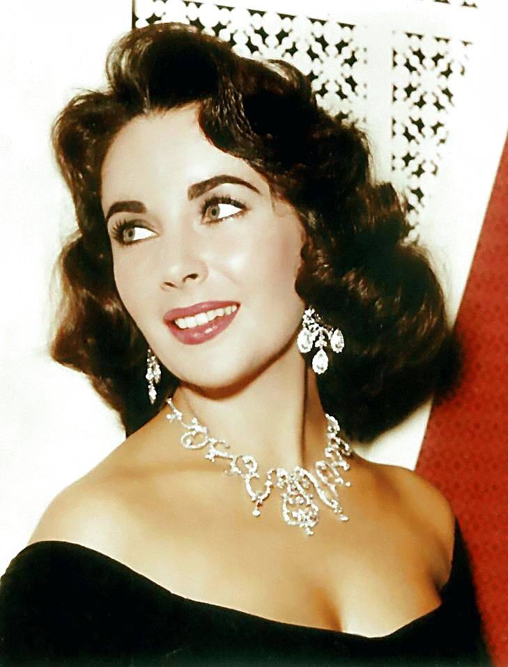 MOCA Pacific Design Center Hosts Elizabeth Taylor Estate Auction Preview