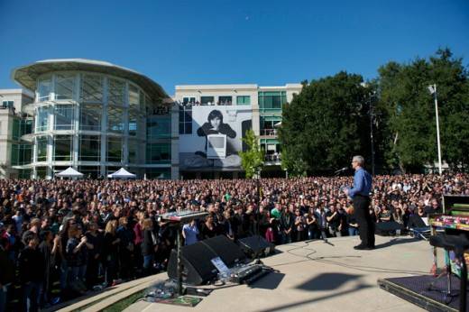 Haute 100 Update: Apple Stores Close During Steve Jobs Memorial at Apple HQ