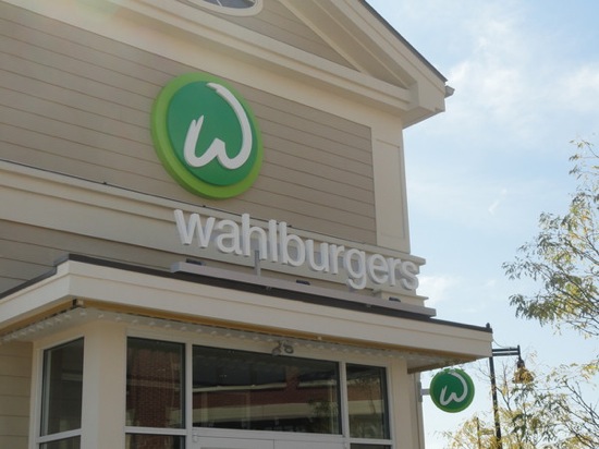 Haute 100 Update: Wahlberg Brothers to Debut ‘Wahlburgers’ Restaurant with Grand Opening Celebration