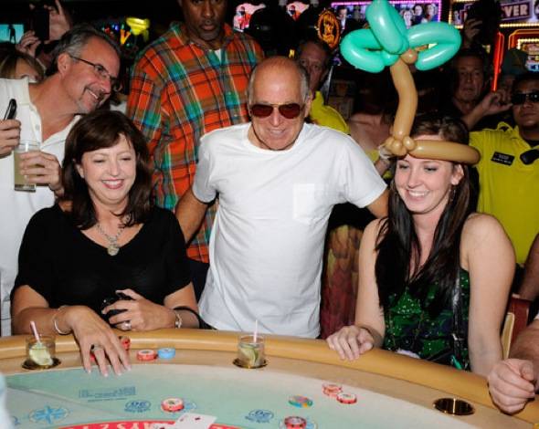 Haute Event: Margaritaville Las Vegas Reclaims the Guinness World Record for The Largest Margarita Ever Made