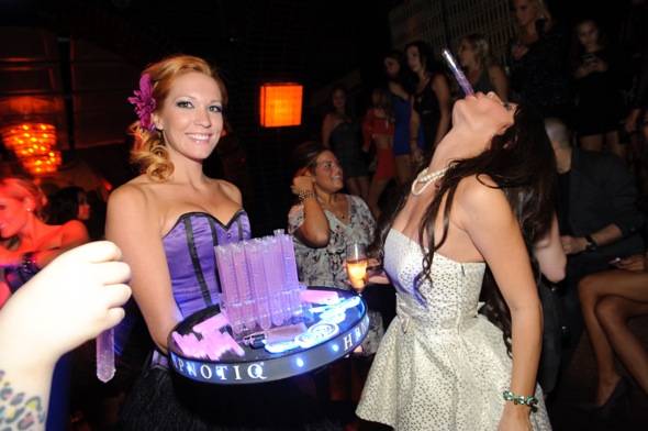Haute Event: Laura Croft and Robbie Jones at Lavo, Barry Zito Brings His Bachelor Party to Tao Beach