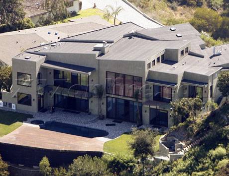 Rihanna Lists ‘Lemon’ House