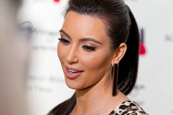 12_15_11_kardashian_khaos_KABIK-812