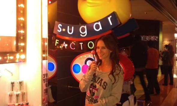 Haute Event: Jennifer Love Hewitt Picks Up Sweet Treats at Sugar Factory