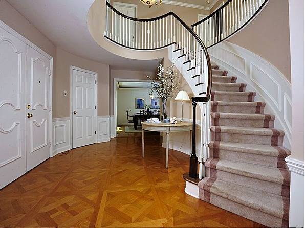 Regis Philbin Sells Connecticut Home for Almost Half Original Asking Price