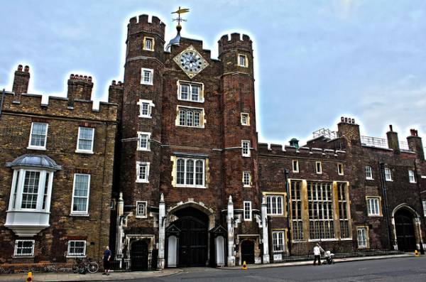Queen Elizabeth II Approves the Rent Out of the Palace for London Olympics