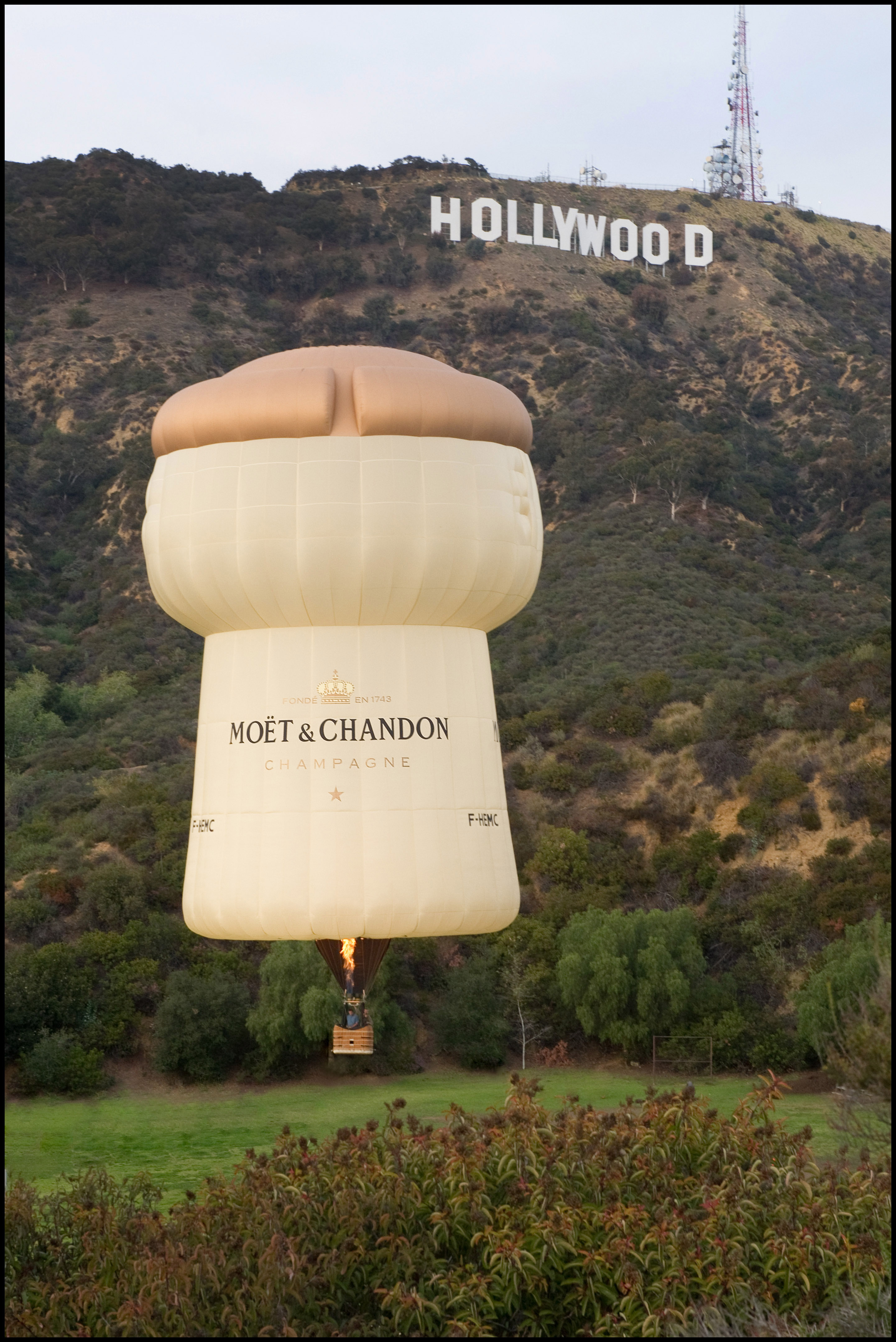 It’s a Bird, It’s a Plane…It’s..The Moet & Chandon Hot Air Balloon Coming to the Oscars!