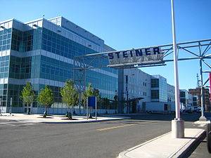 Haute 100 New York Update: Mayor Michael Bloomberg Cuts Ribbon for Steiner Studios Expansion