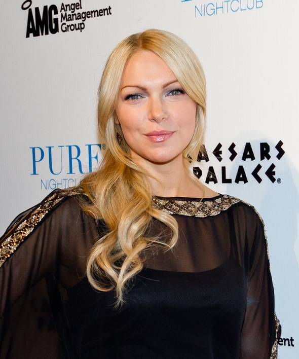 Haute Event: Laura Prepon Celebrates Her Birthday at Pure Nightclub