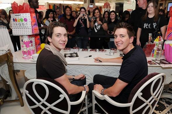 Haute Event: Oliver and James Phelps Meet Their Fans at Sugar Factory