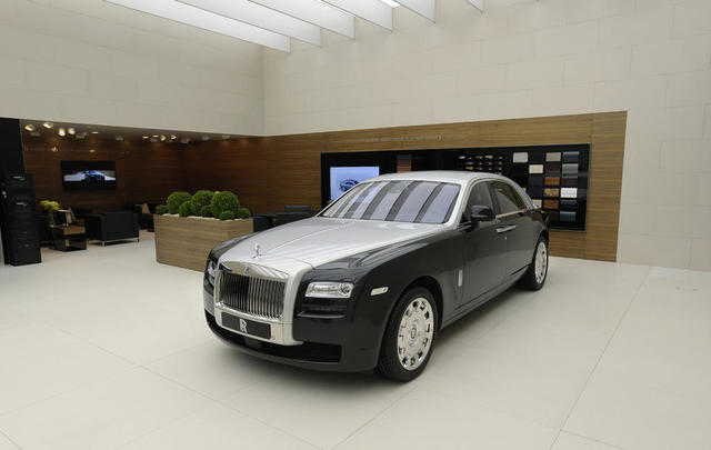 The Rolls-Royce Phantom Series II: A Ghost In Two Tones? Believe It!