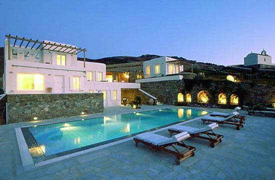 Villa Galaxy Offers Aegean Sea Escape