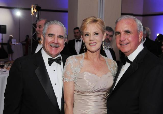 Harve A. Mogul, United Way president and CEO, with Honorary Chairs, Mrs. Lourdes P. Gimenez and Miami-Dade Mayor Carlos A. Gimenez