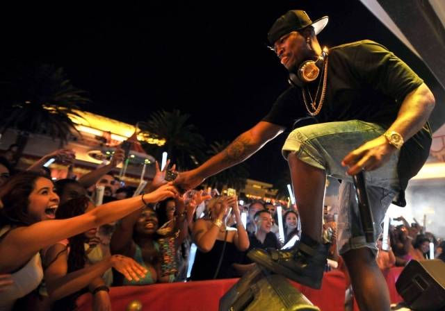 Recording artist Ne-Yo performs during "Encore Beach Club at Night" at the Encore Beach Club at Wynn Las Vegas on July 3, 2014 in Las Vegas, Nevada. (Photo by David Becker/Getty Images for Encore Beach Club) 