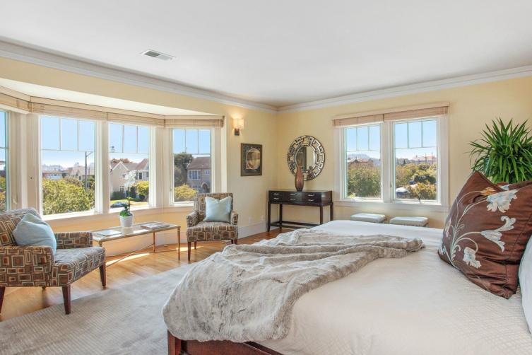 Sotheby's International Realty: Exceptional Sea Cliff Home