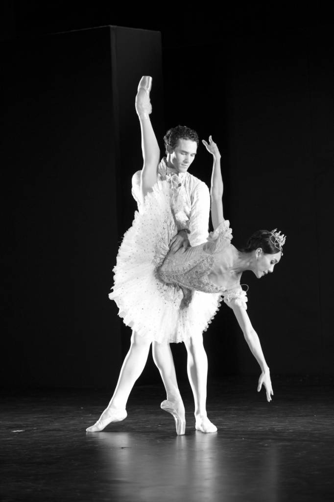 Cinderella (Act II Pas de Deux) Principal Dancers Hee Seo and Cory Stearns