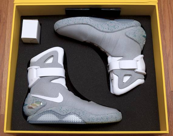 nike air mag slippers